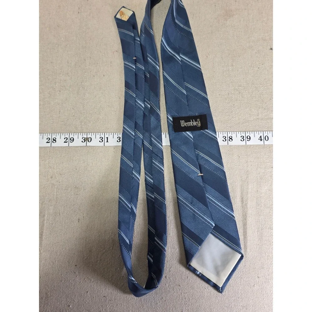 Wembley Mens Blue Gray Diagonal Striped Silk Blend Necktie 4 Inch Width